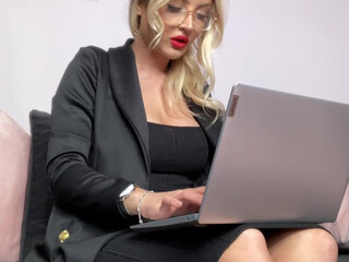 daisymayvip onlyfans striptease dancing