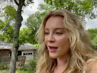 daisykeech Sexy mommy fingers both holes