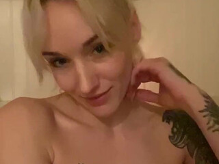 drquinnvip Pretty bitch strips down to her panties