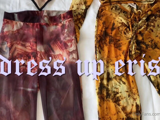 dressuperis Busty small exposes her charms