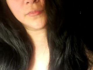 curvylatinqueenfree Hot female riding a sex toy