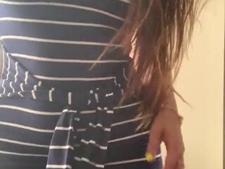 miss raquel Skinny beauty pulls pussy