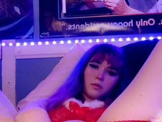 cutelilkitten Slender babe dances beautiful striptease