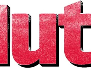 Holly Peers onlyfans Seductive babe fucks both holes