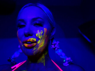 tara babcock onlyfans Fat woman fucks herself wild