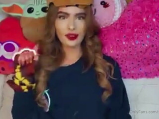 shiaswordgirl Hot beast jerking her shaved cunt