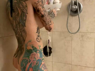 kandieangel Hot bitch fucks wet pussy