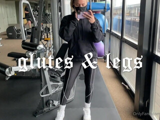 dressuperis Beautiful lass thrust finger in pussy