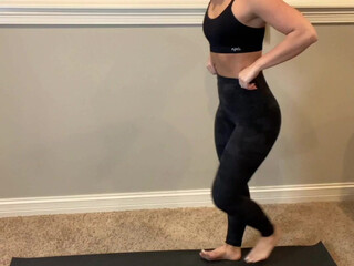 toneupwithtay Stunning lady hammering herself in the anus