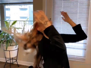 shiaswordgirl Juicy slut masturbates pussy