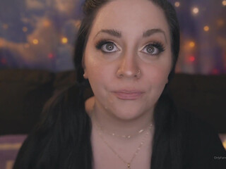 dovey Gorgeous queen jerking pussy on the street