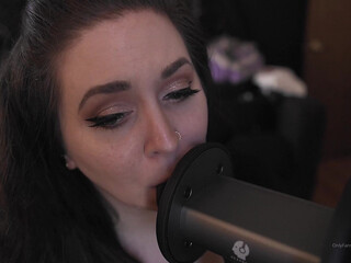 dovey cute girl shows the body