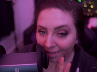 dovey Vicious quill chatting in free chat