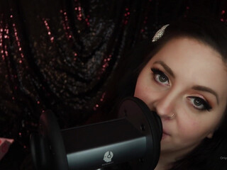 dovey Bbw fondles her cunt and nipples