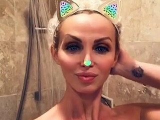 Nikki Benz Experienced woman fucks with sex toy