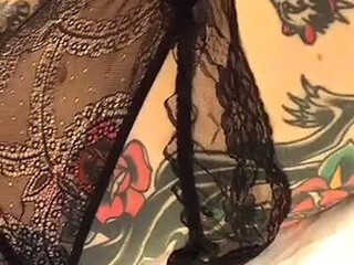 Maud Suicide Big tit babe bares sexy body