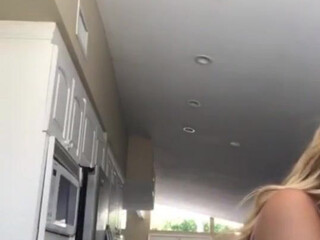 Lynaritaa Beautiful vigorously fingering pussy