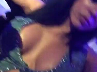 LunaStar Expressive lady masturbates pussy
