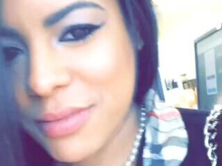 LunaStar Incendiary lady squeezes her crevices