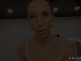 lilu Busty babe in the bathroom