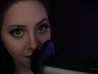 dovey Blonde nymph seduces with curvy tits