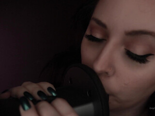 dovey Dick shows off her shaved cunt