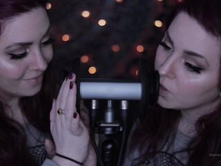 dovey Hot brunette stretches her hand holes