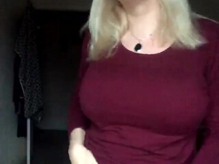 dollydeluxe 22 Tempting chick fingering pussy