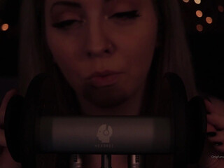 dovey Cute kralia sits on thick cock