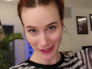 catzii masturbating her pussy