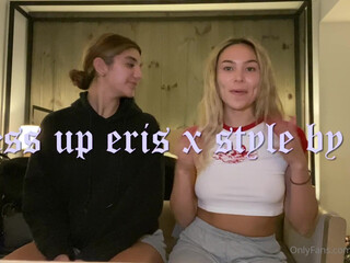 dressuperis Luxurious bitch caresses shaved holes