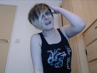 pixiegirlcam Sexy chick caresses pussy