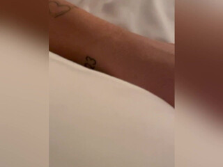 luizamarcato beauty close fingers clit