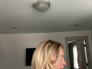 daisykeech Hot chick caresses vaginal opening