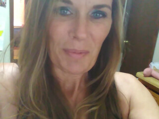 kimithemilfmommy Cute lesbians have fun in the kitchen