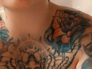 gillisbeenaughty Slim blonde beauty poses in underwear