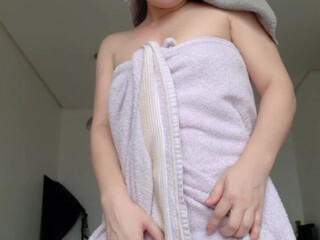 emmewhite Busty teen fucking pussy with fingers