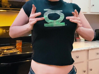 bustyciara Entertaining lady chatting in fries