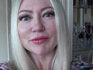 Violet Bliss (@violetbliss) onlyfans Gorgeous bitch chatting in fries