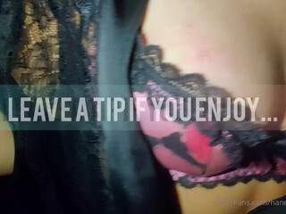 Hannah James aka hannahjames710 onlyfans massages the clitoris in the car