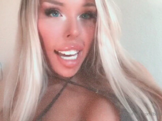 Brittney Kade (@barbiedollbrittney) onlyfans Exquisite passion licks rubber dildo