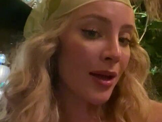 daisykeech Excellent skin in glasses sucks dildo