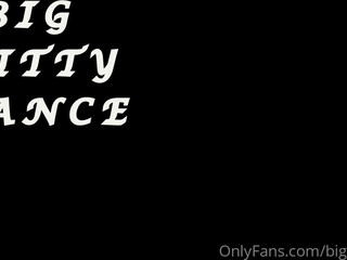 big Cute bitch pulls pussy