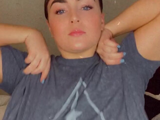 babygirltv Classed passion caresses shaved cunt