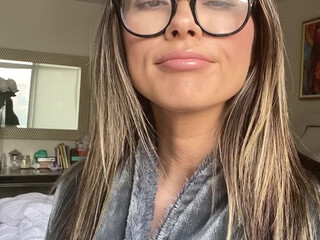 ariannyceleste Chick fucks herself with a big rubber dildo