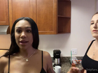 bby Obnoxious mare fucks clit fingers