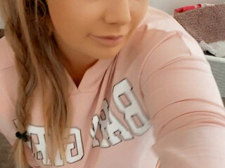 amberbimbodoll Busty chick masturbates shaved pussy