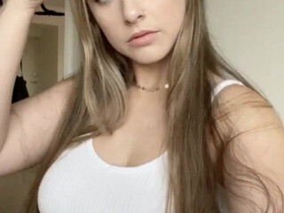 Riley Reign  onlyfans t terry cap to holes