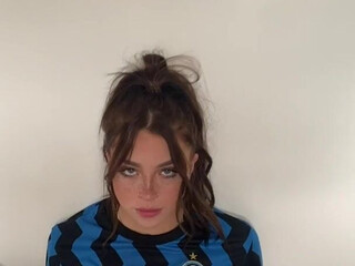 Callmeslooo onlyfans Thin confused pulls papillae