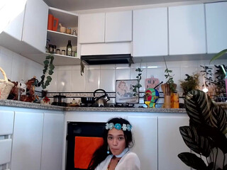 makayla77 Exquisite blond shows natural breasts